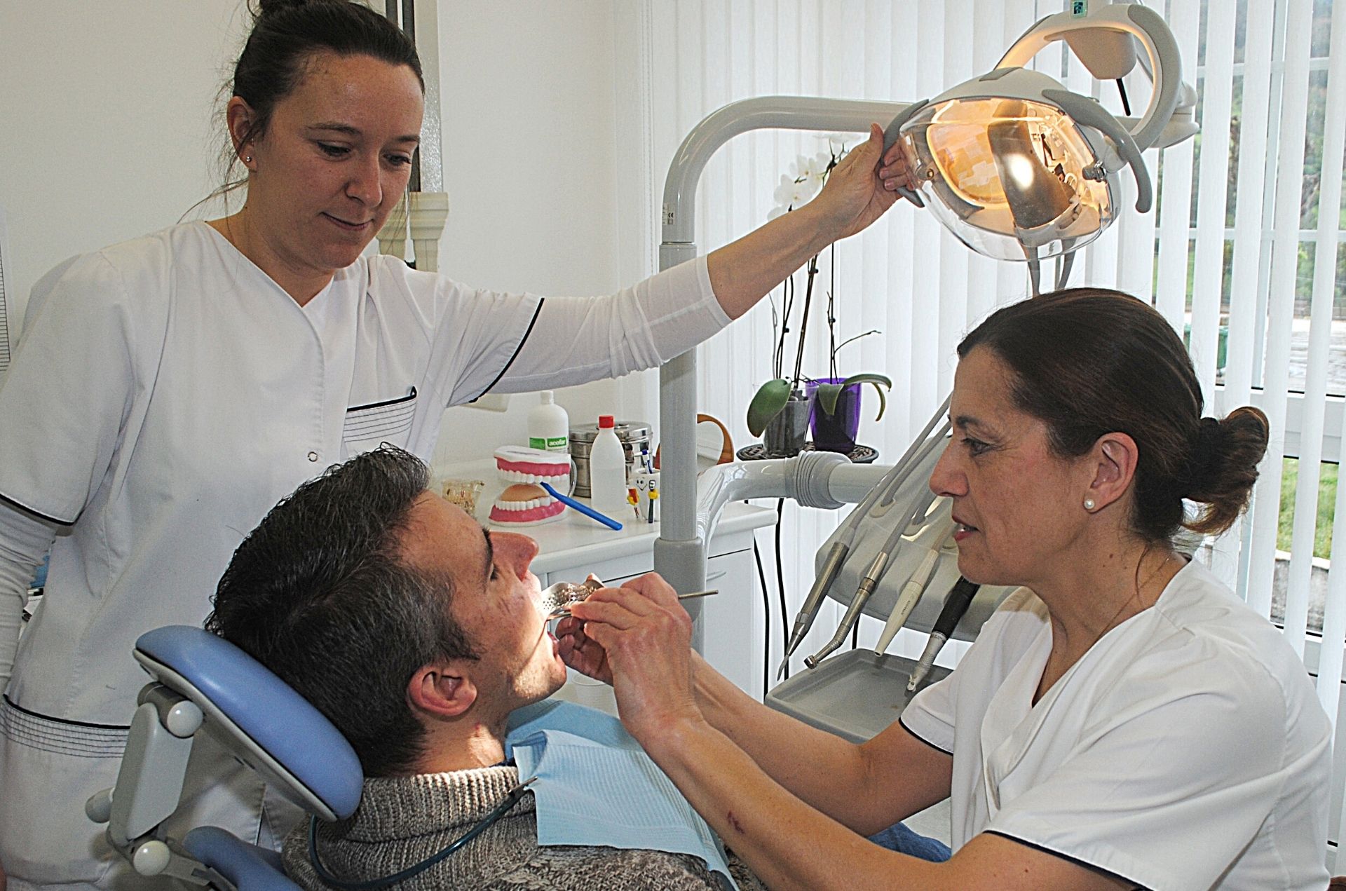 Revisión dental en la clínica de Mondoñedo