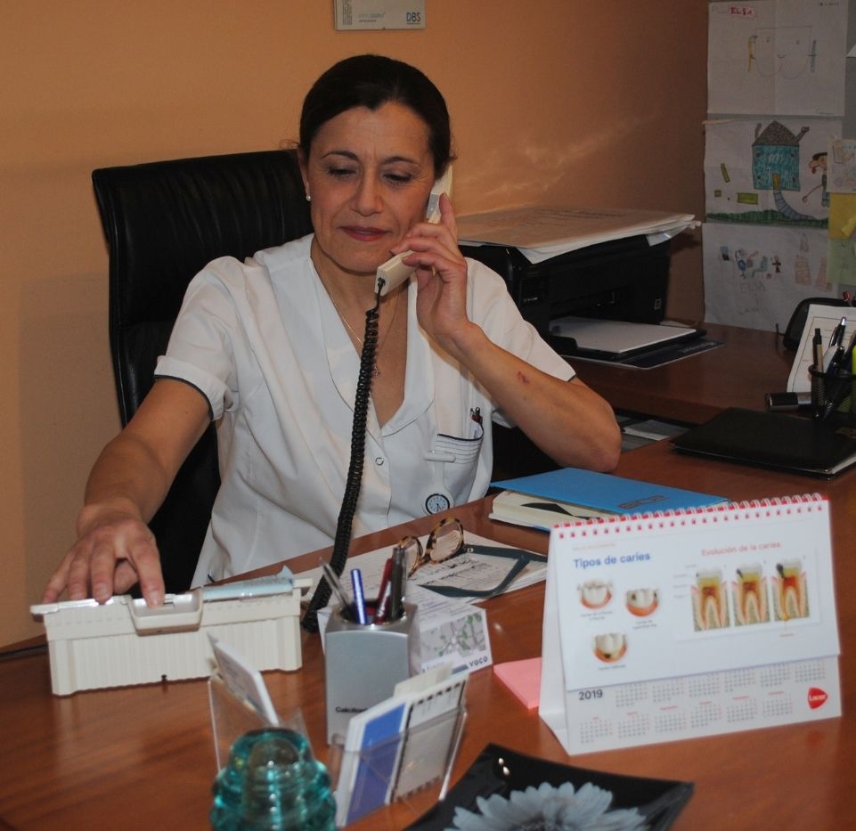 Atención telefónica para pedir cita en la clínica
