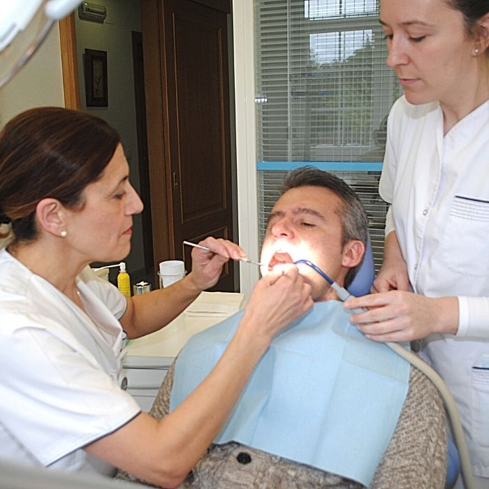 Tratamiento dental en la clínica de Mondoñedo